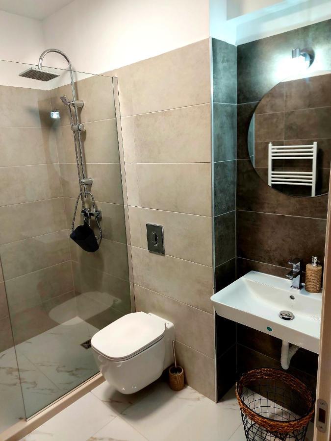 Black&White Suites Κραϊόβα Εξωτερικό φωτογραφία